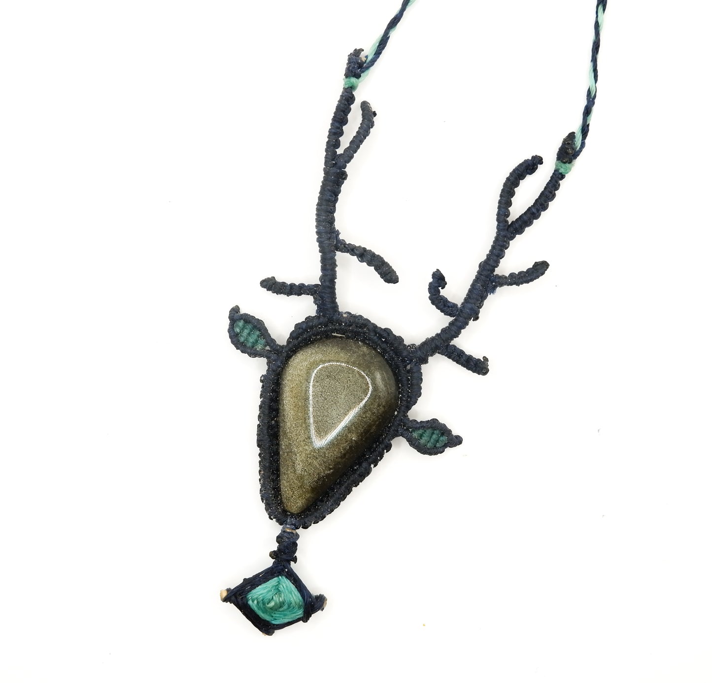 Naszyjnik z kamieniem szlachetnym w kształcie jelenia