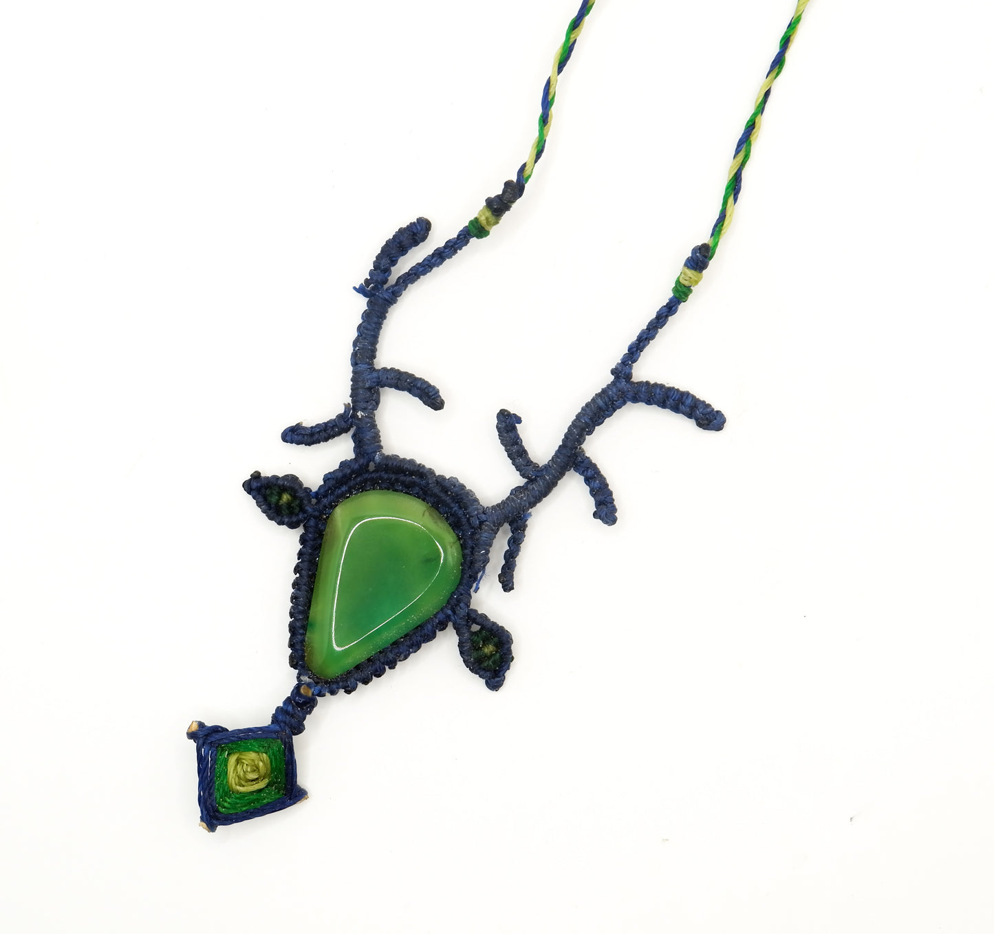 NECKLACE WITH A PRECIOUS STONE IN THE SHAPE OF A DEER