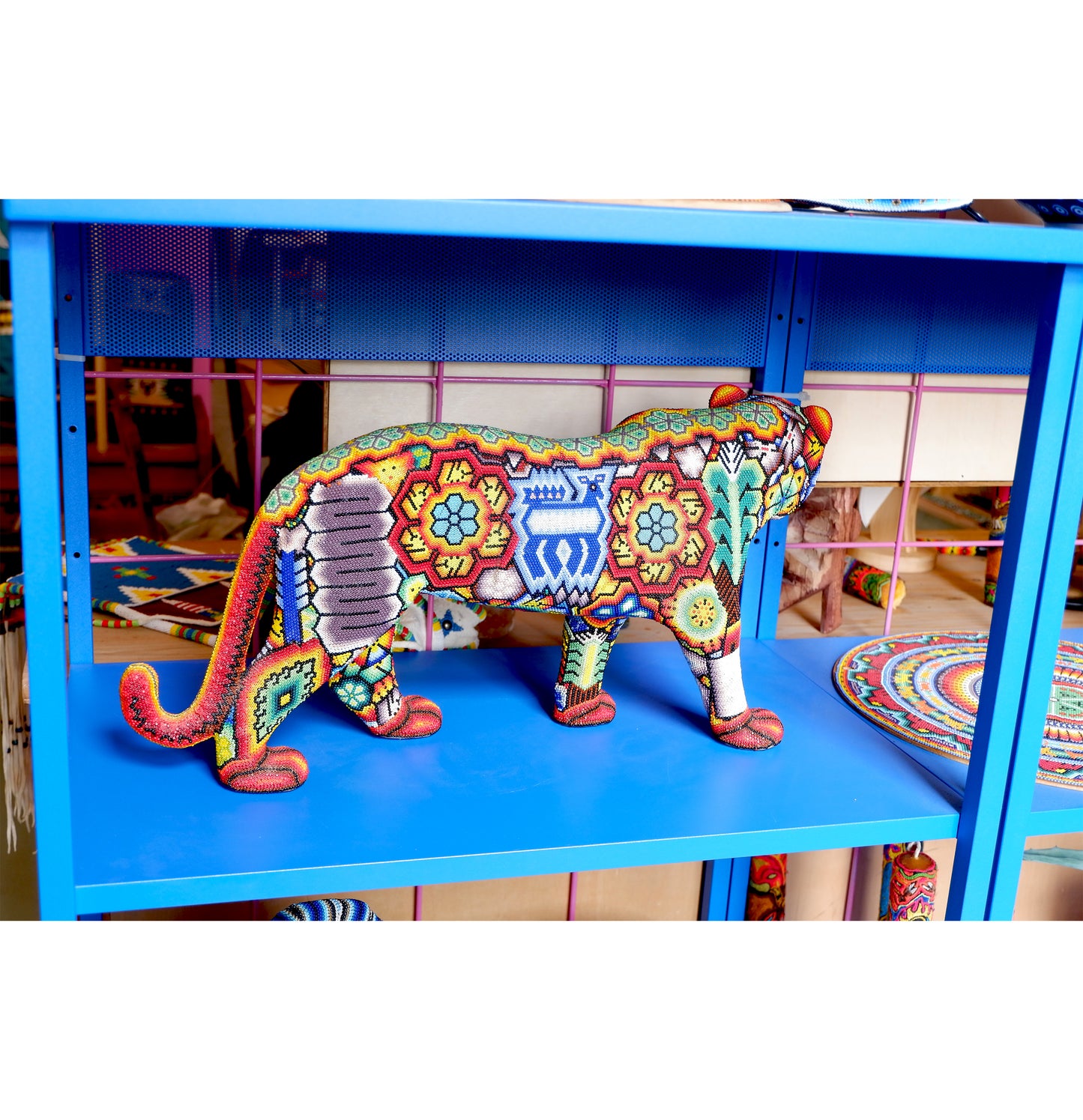 Figurka jaguar Wixaritari (Huichol)
