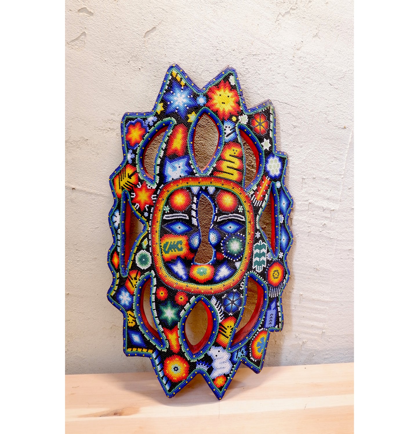 FIGURKA  WIXARITARI (HUICHOL)